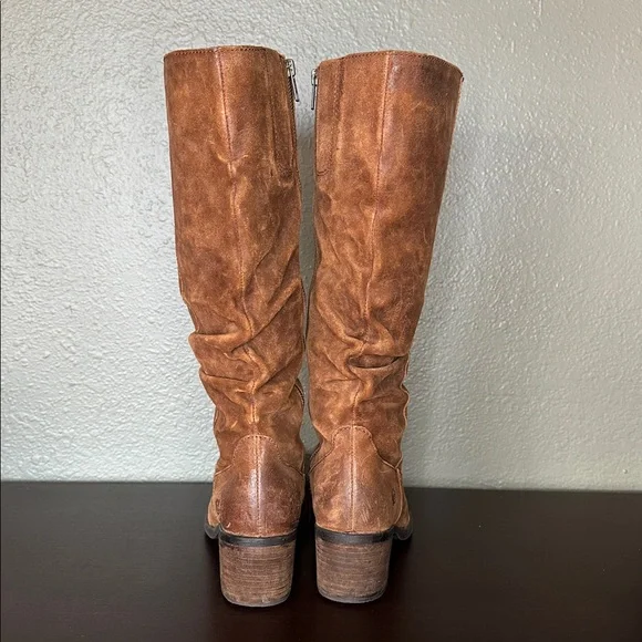 Born Suede Boots (7.5) - Picture 4 of 11